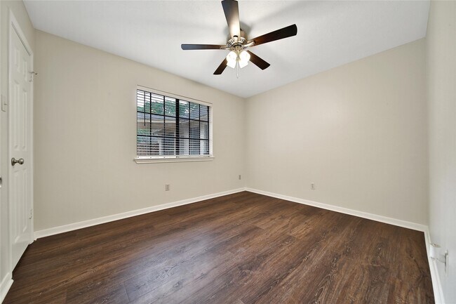 Building Photo - 3939 Fawn Creek Dr