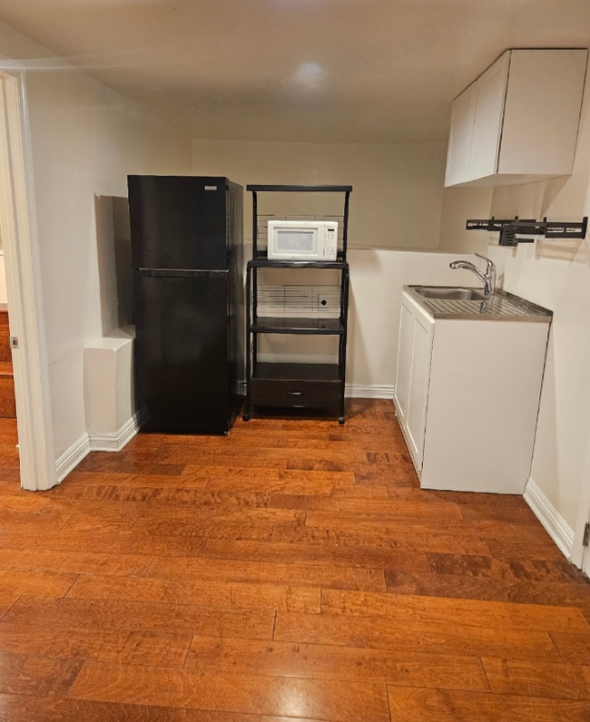 Primary Photo - 837 N Herbert Ave