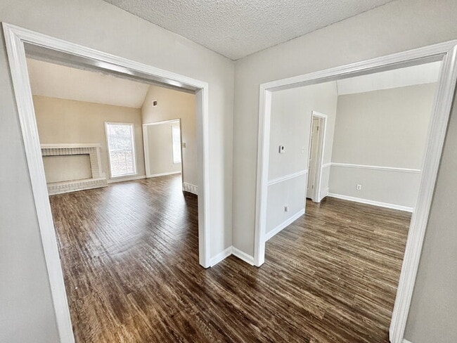 Building Photo - 8569 Kings Cross Cove