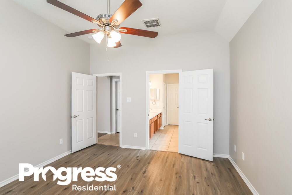 Building Photo - 4939 Forest Hurst Dr