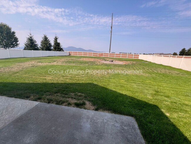 Building Photo - Well Maintained 4 bed house in The Landings