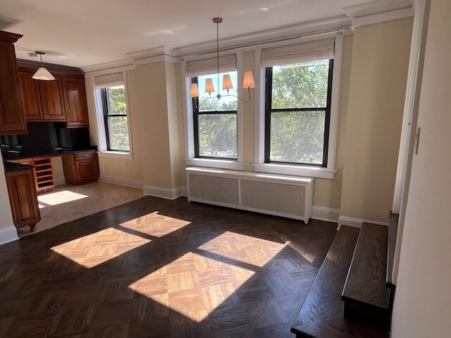 Dining Area - 2000 N Lincoln Park W