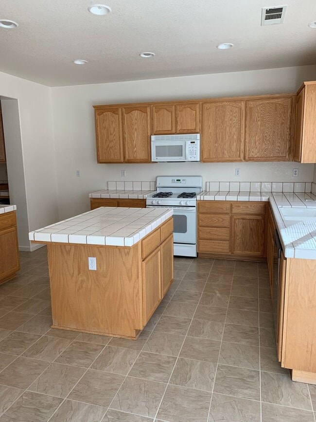 Building Photo - Beautiful home in Patterson