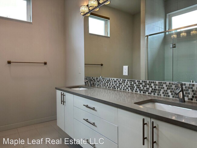 Building Photo - 4 br, 4.5 bath House - 4603 S. Juneau Street