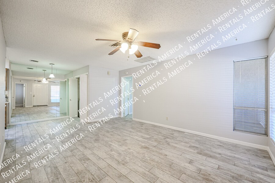 Building Photo - 9020 W Highland Ave