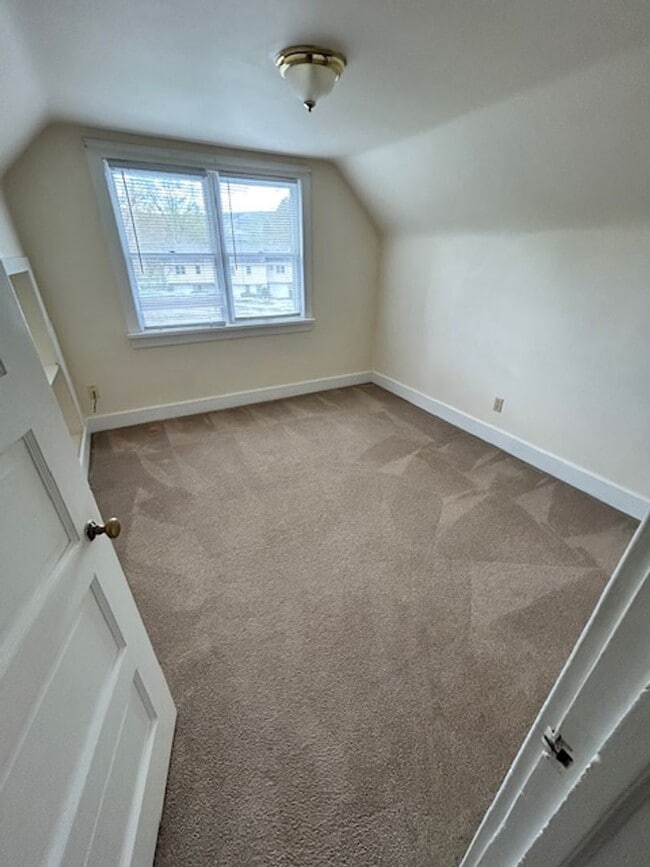 Building Photo - Charming Cape