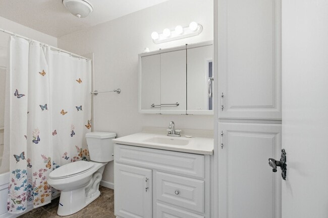 Building Photo - 7113 Mountainside Dr