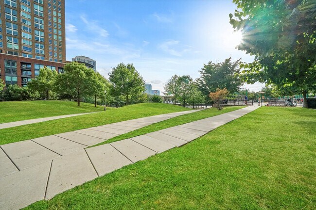 Building Photo - 700 N Larrabee St