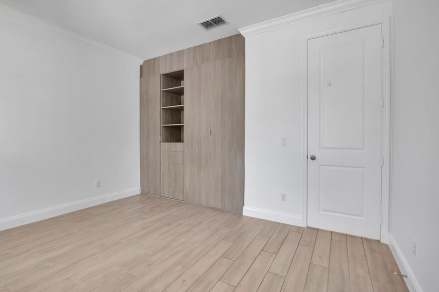 Building Photo - 8318 Vivaro Isle Way