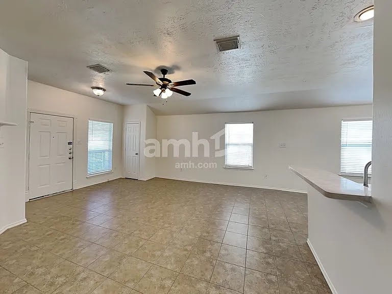 Building Photo - 18475 Sunrise Pines Dr
