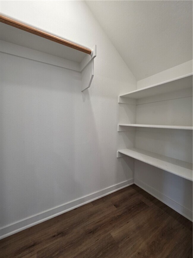 Building Photo - 805 N Crater Ave