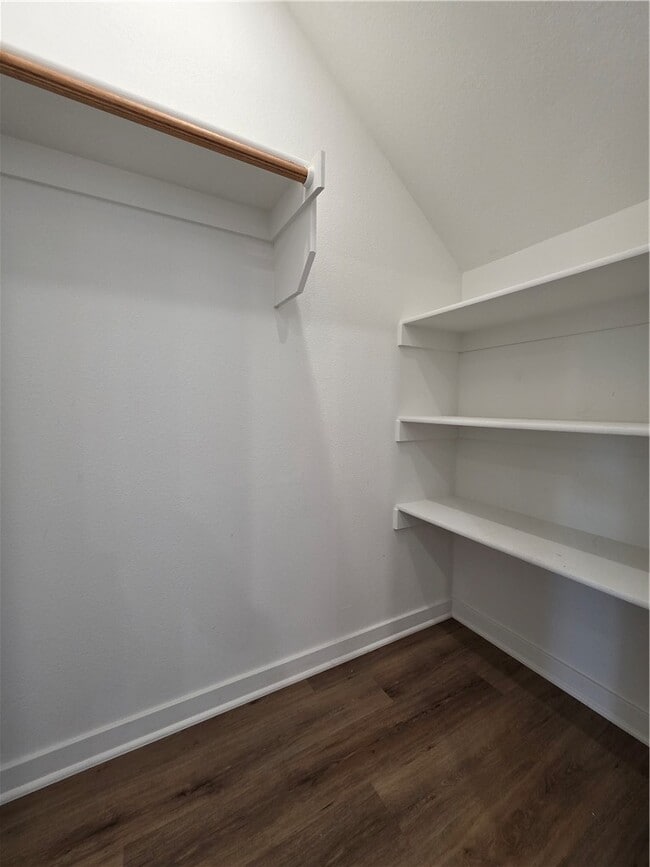 Building Photo - 999 N Crater Ave