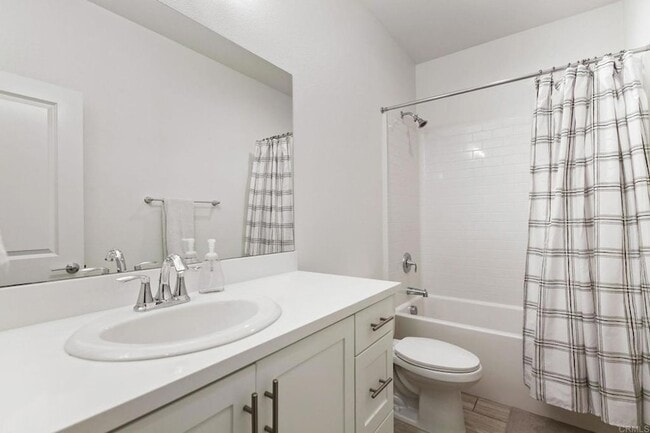 Building Photo - 2460 Solara Ln