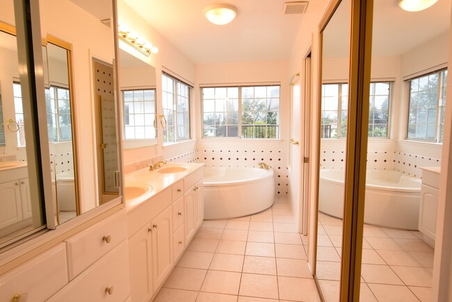 Building Photo - Remodeled & Spacious West San Jose 5 Bedroom 3 Bath Home