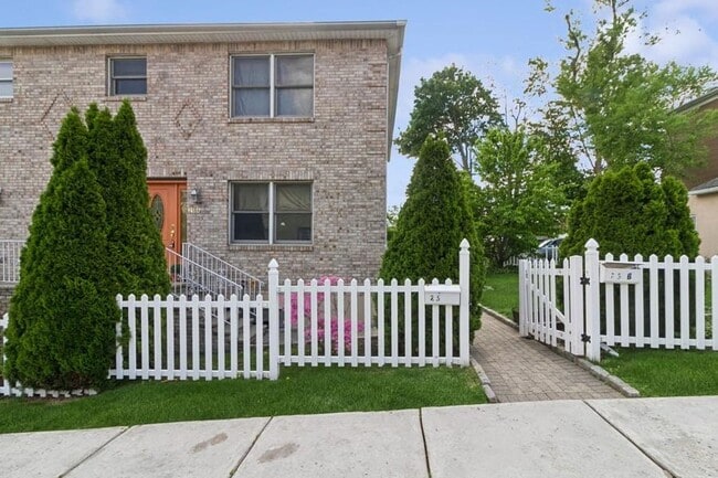 Building Photo - 25 Westerly St