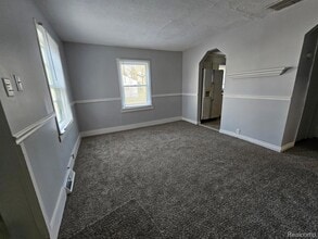 Building Photo - 6828 Meadow Ave