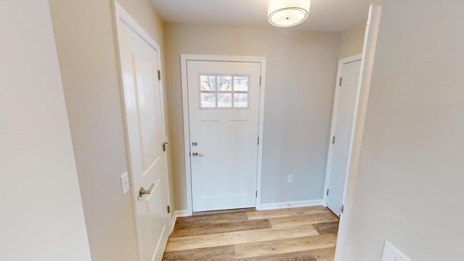 Building Photo - 513 St George St