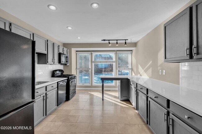 Building Photo - 148 Ambassador Dr