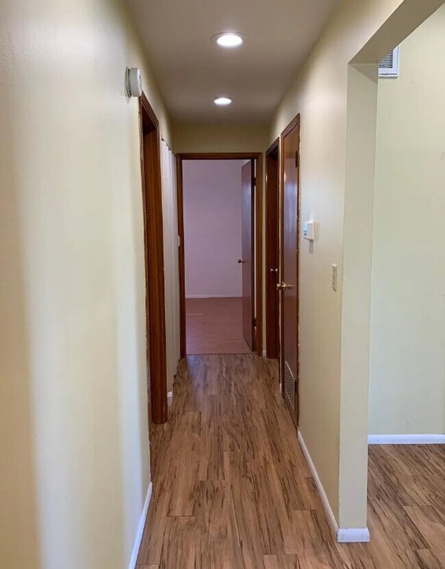 Building Photo - Charming 3-Bed 2bath Single-Level Home in ...