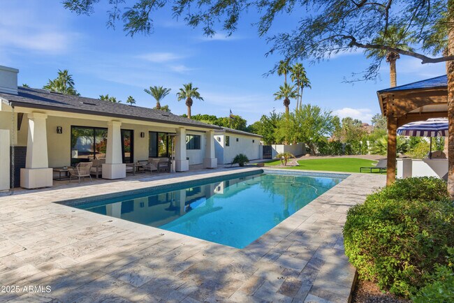 Building Photo - 4601 N Royal View Dr