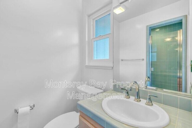 Building Photo - 2937 Lupin Ln