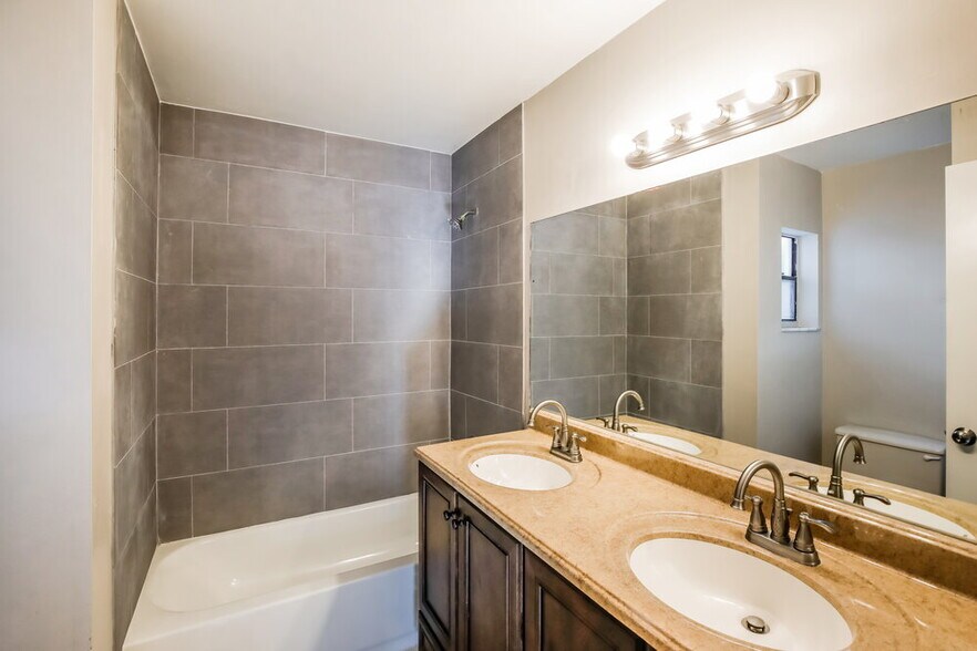 Building Photo - 11471 Whisper Sound Dr