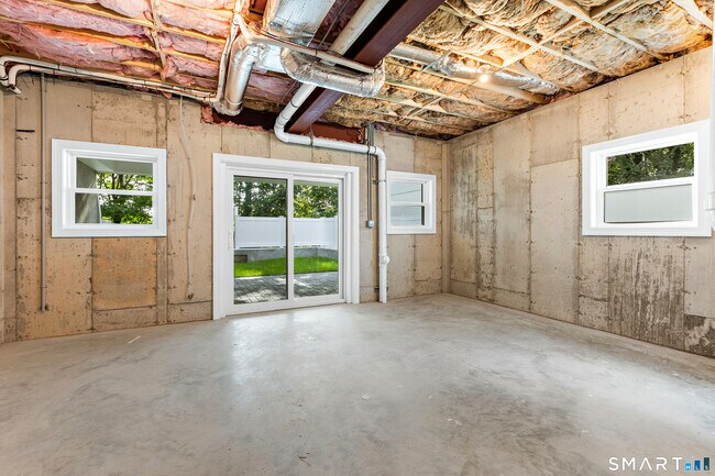 Building Photo - 10 Highland Pl