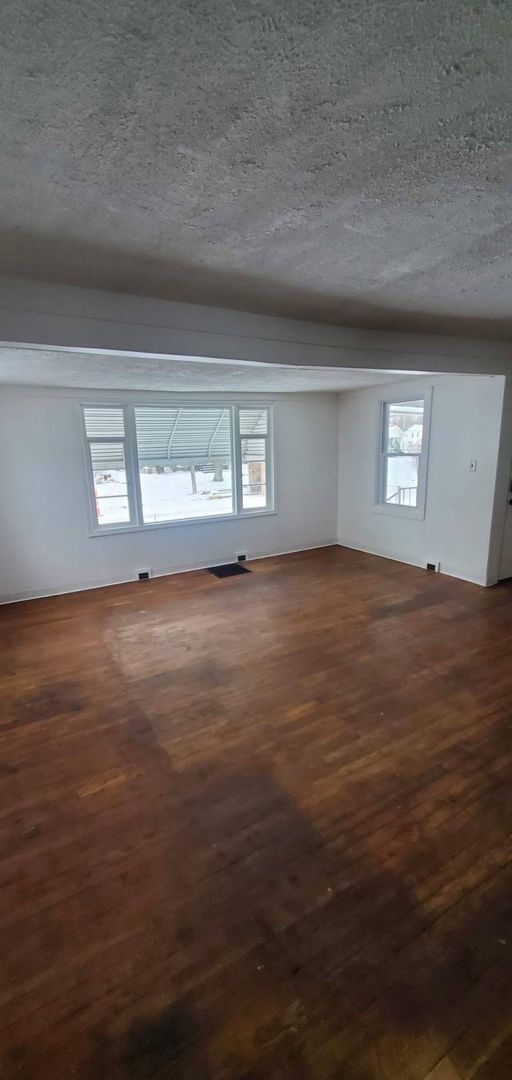 Building Photo - Charming 2-Bedroom Property in Prime Location