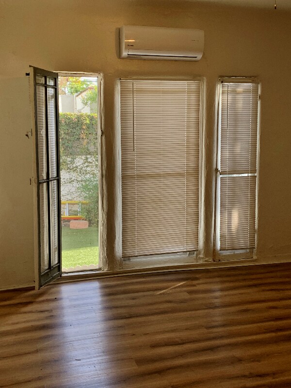 Building Photo - 808 N Poinsettia Pl