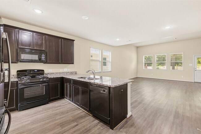 Building Photo - 6131 Carpenters Cove Ln