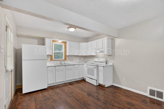Building Photo - 224 S Harvey Ave