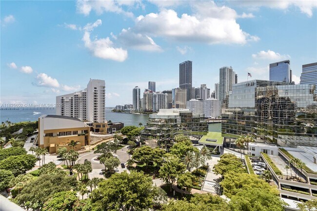 Building Photo - 520 Brickell Key Dr