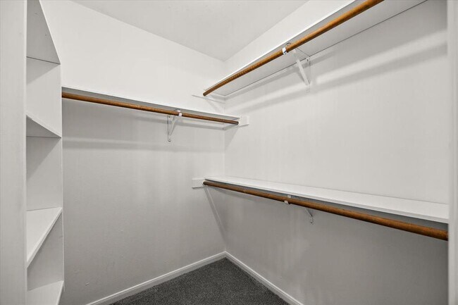 Building Photo - 627 Chadbourne Ct