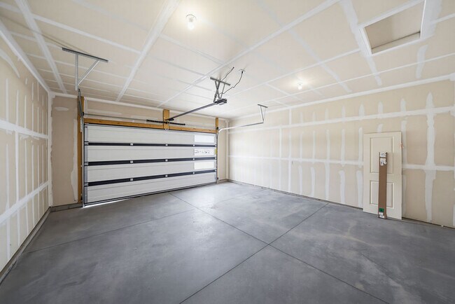 Building Photo - 445 E River Rd