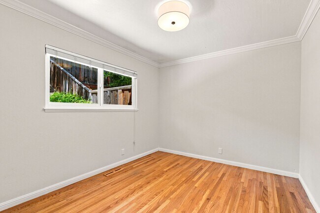 Building Photo - Spacious 4-bedroom 2-Bath in Desirable Area in Walnut Creek!