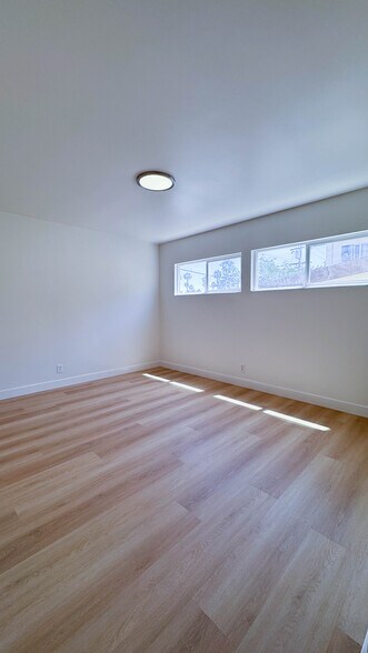 Building Photo - 716 Glenway Dr