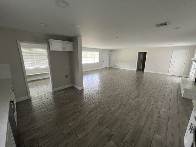 Building Photo - 10444 Browning Dr