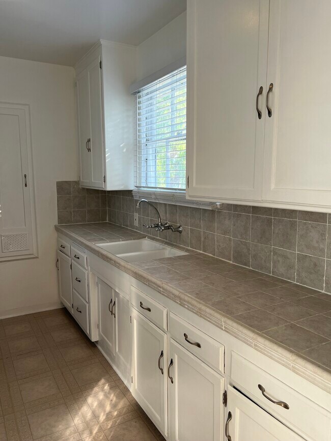 Kitchen - 1252 Franklin St