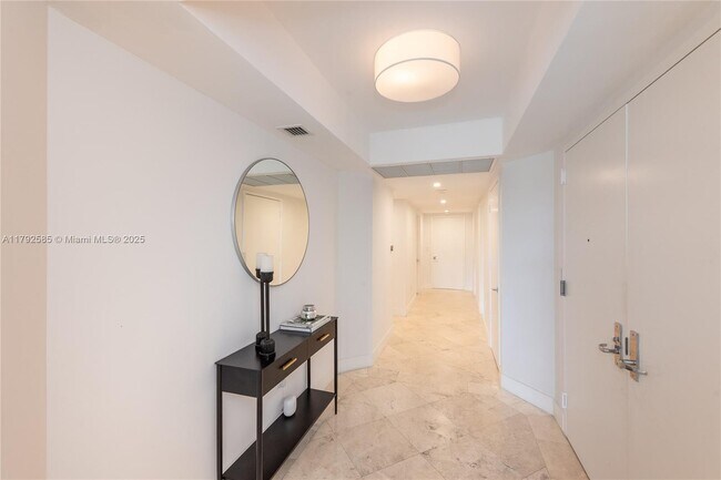 Building Photo - 765 Crandon Blvd