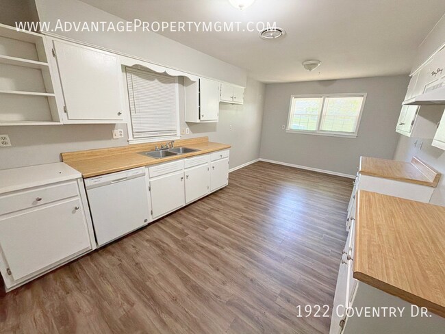 Building Photo - 1922 Coventry Dr