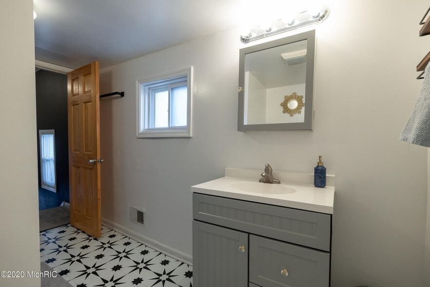 Building Photo - 416 5th St NW