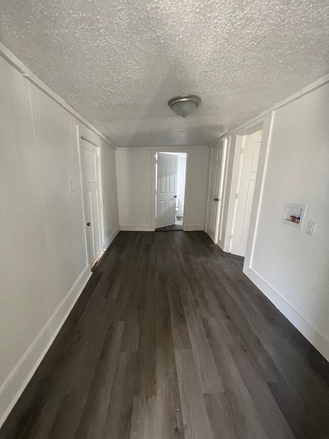 Building Photo - Remodeled 2 bedroom 1 bathroom home available now!