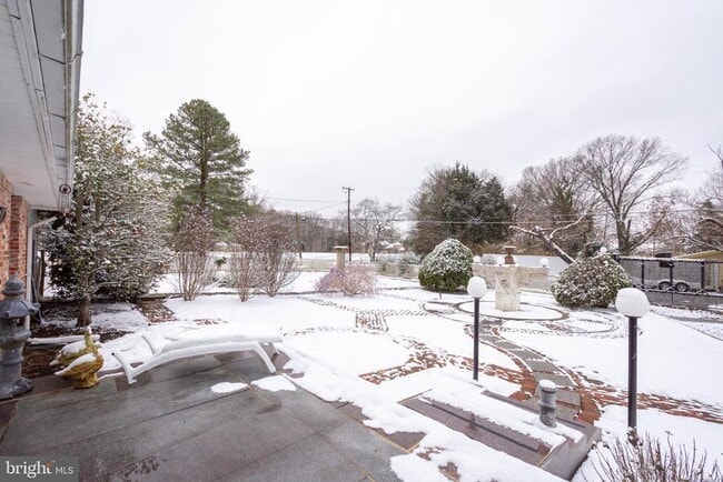 Building Photo - 6561 Shady Side Rd