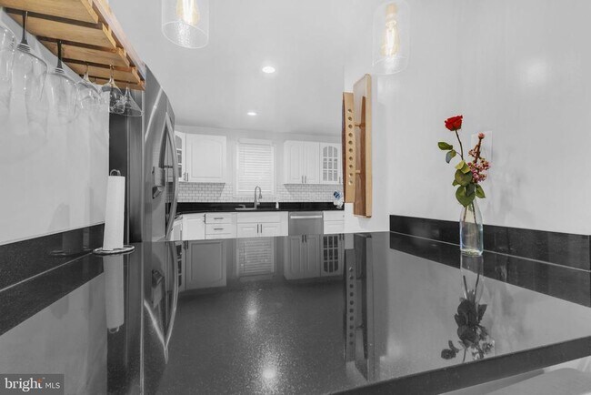 Building Photo - 7113 Latour Ct
