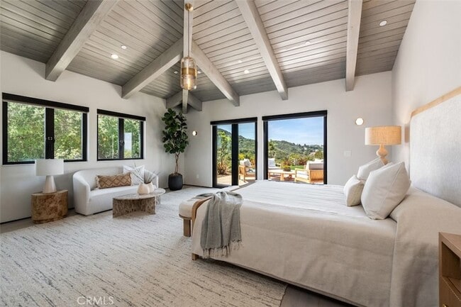 Building Photo - 3121 Old Topanga Canyon Rd