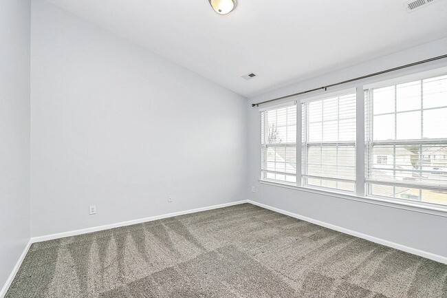 Building Photo - Incredible Matthews Townhome in Callonwood!