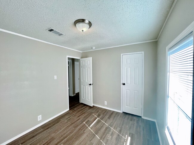 Building Photo - 11815 Greensbrook Forest Dr