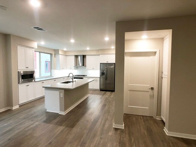 Building Photo - 195 Bowery