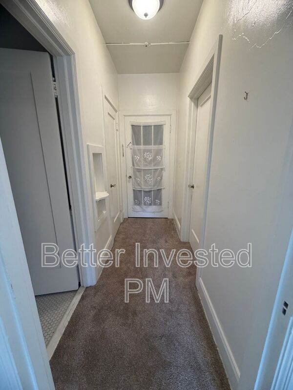 Building Photo - 526 B St