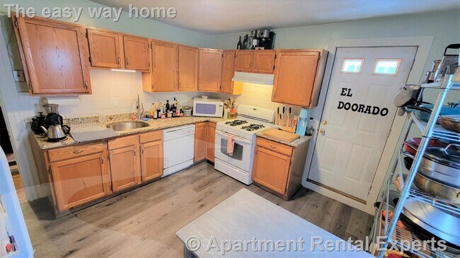 Building Photo - 357 Highland Ave